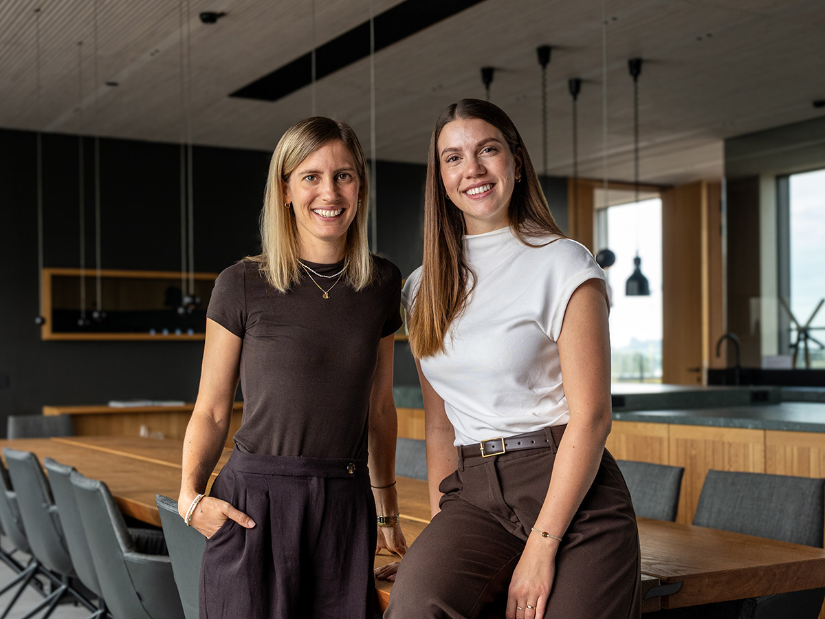 Sandra Schönbauer und Elina Lengauer vom Team der TEAM 7 Eventlocation